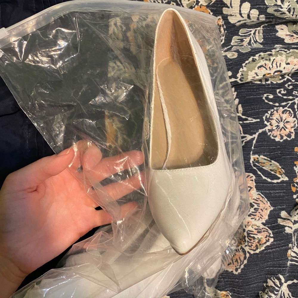 White heels - Picture 3 of 3